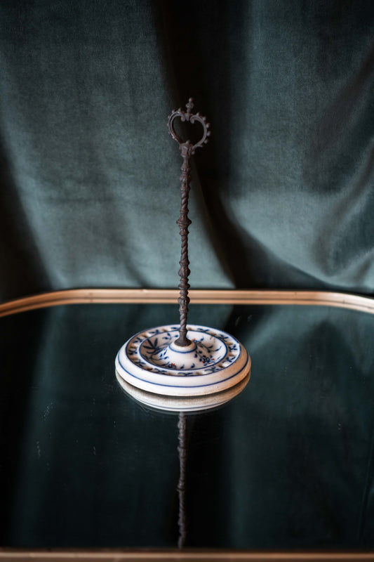 Porcelain Tissue Holder