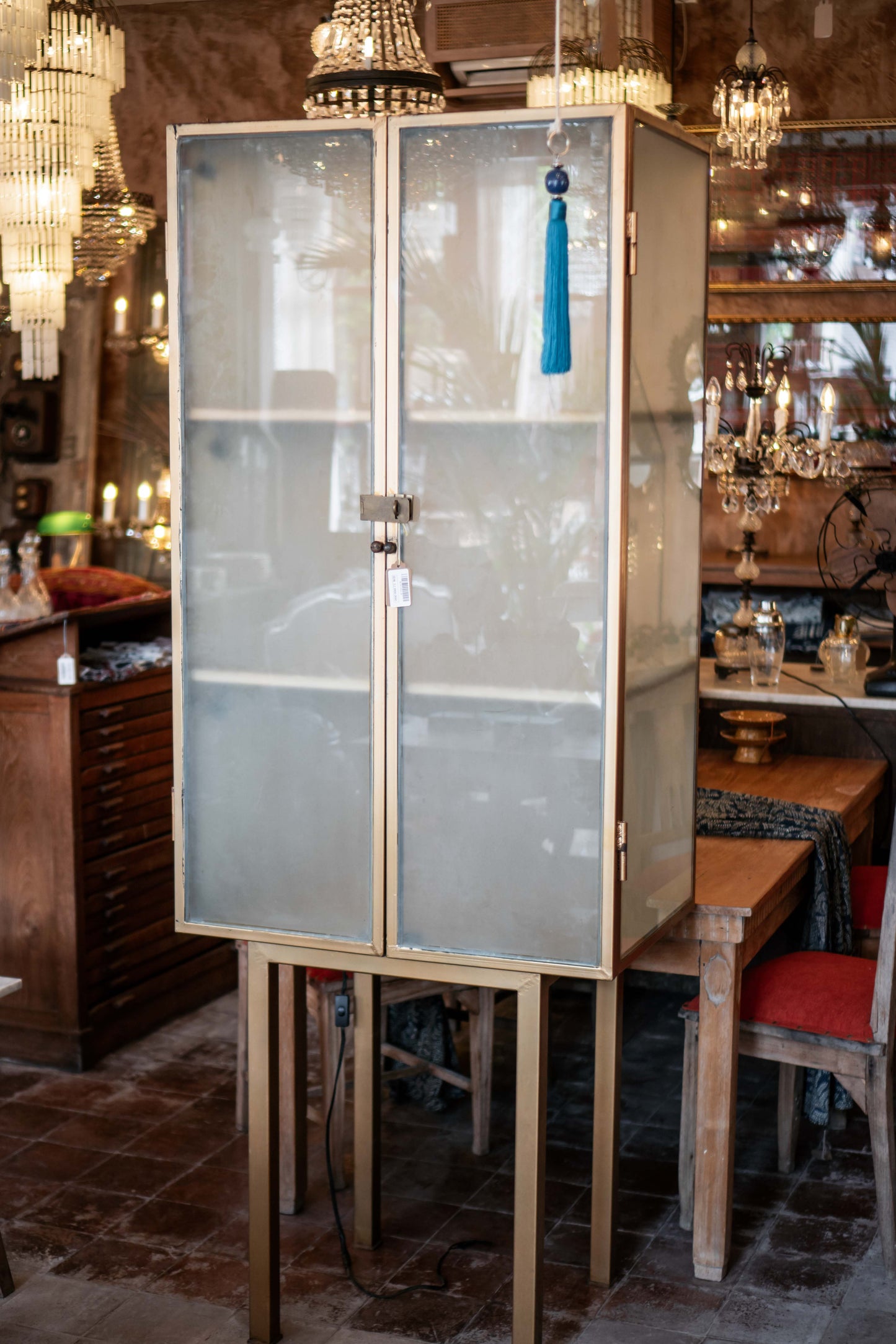 Cremè Glass Cabinet
