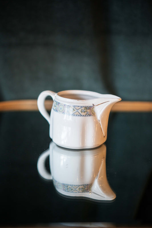 Jug Camelia